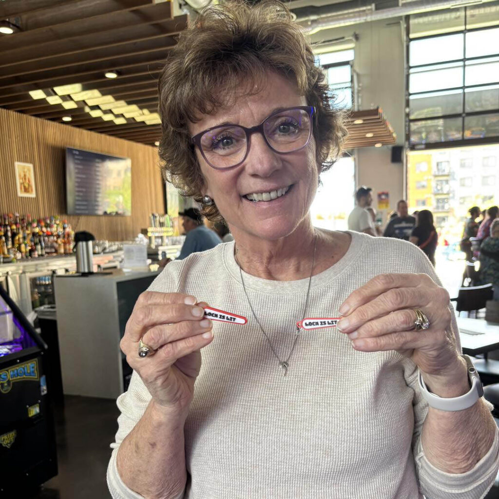 Kim holding her winning earrings
